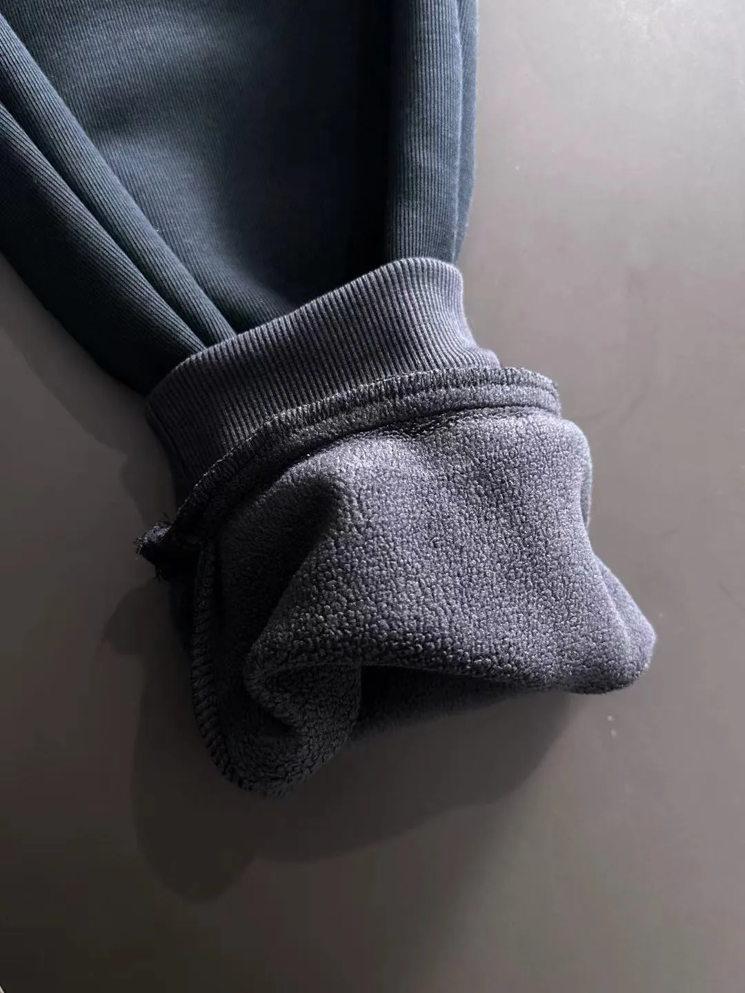 Next day shipment P360 Big Goose 2025 new winter elastic band casual pants, thick velvet counter-customized fabric, high breathability and comfort, impeccable details, brand element design concept, reflecting high quality. It feels delicate and soft! It presents a casual cut and the upper body shape is great! Size: M-4XL